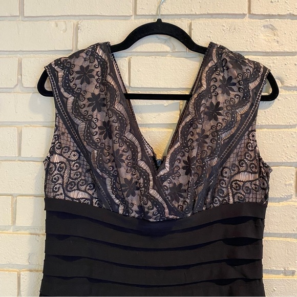 Adrianna Papell size 12 black dress bodycon Compression Slimming Mini Lace - Picture 2 of 9